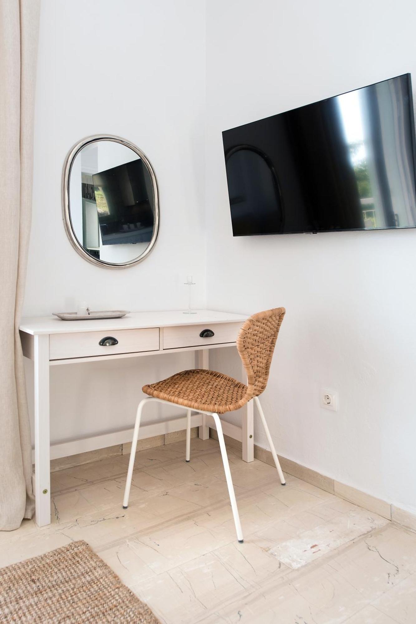 Reana Elegant Apartments By Konnect, Barbati Room photo